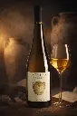 Vin et ambiance chaleureuse en soirée.webp